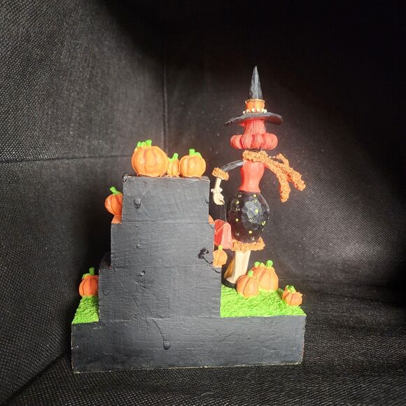 Witch Figurine "The Hats Only There To Keep The Halo Straight" - Picture 4 of 5